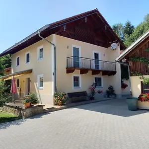 Haus Ella - Auf Dem Land Vor Den Toren Salzburgs Petting